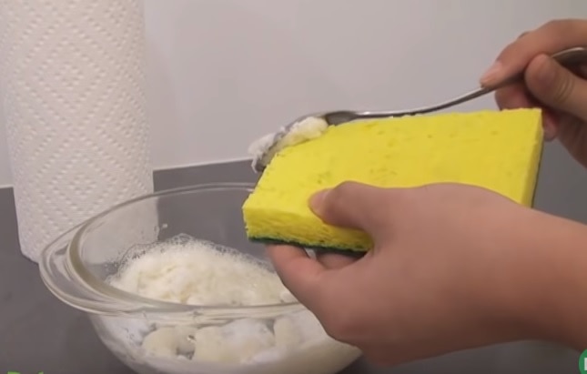 Mixture of eco-friendly products putting to sponge using tablespoon